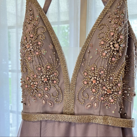 Beautiful one-of-a-kind ballgown perfect for prom, sweet16, and former locations - Picture 11 of 16